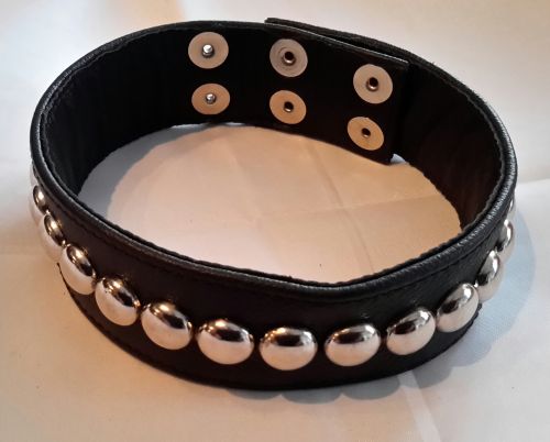 1 Row  Small Dome Stud Bicep Strap.